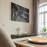 Sweethome - Luxus Pur - Grosse Kueche, Terrasse, Stellplatz, Wifi *